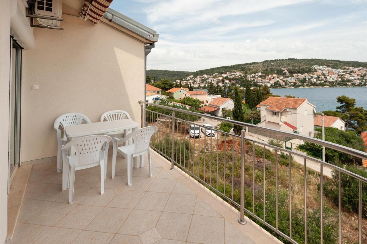 Apartments Lumaduma Трогир Экстерьер фото