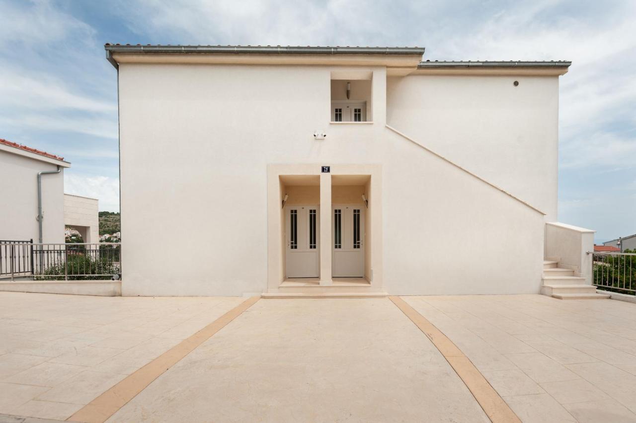 Apartments Lumaduma Трогир Экстерьер фото