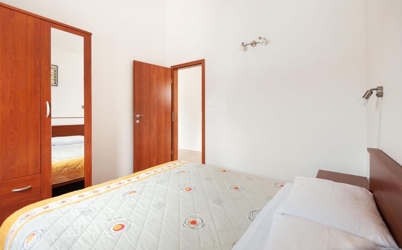 Apartments Lumaduma Трогир Экстерьер фото