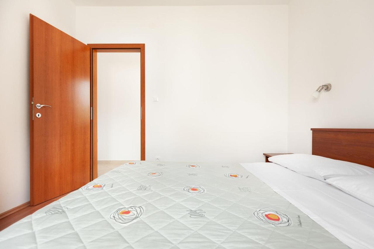 Apartments Lumaduma Трогир Экстерьер фото
